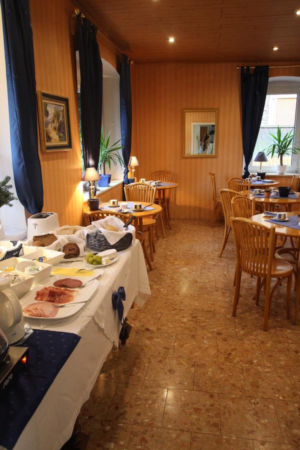 Hotel Pelikan Китцинген Екстериор снимка