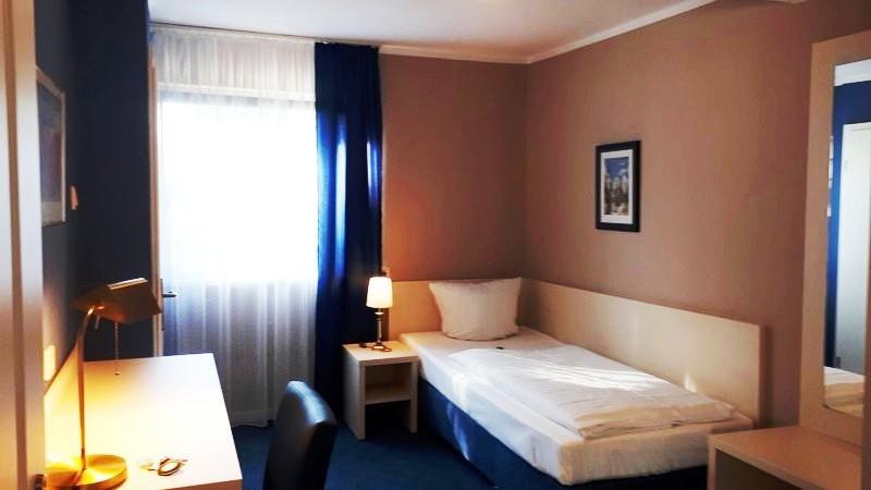 Hotel Pelikan Китцинген Екстериор снимка