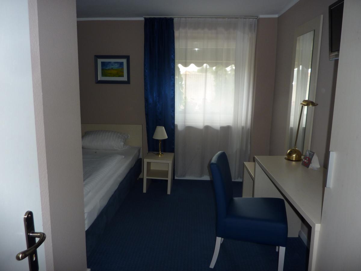 Hotel Pelikan Китцинген Екстериор снимка