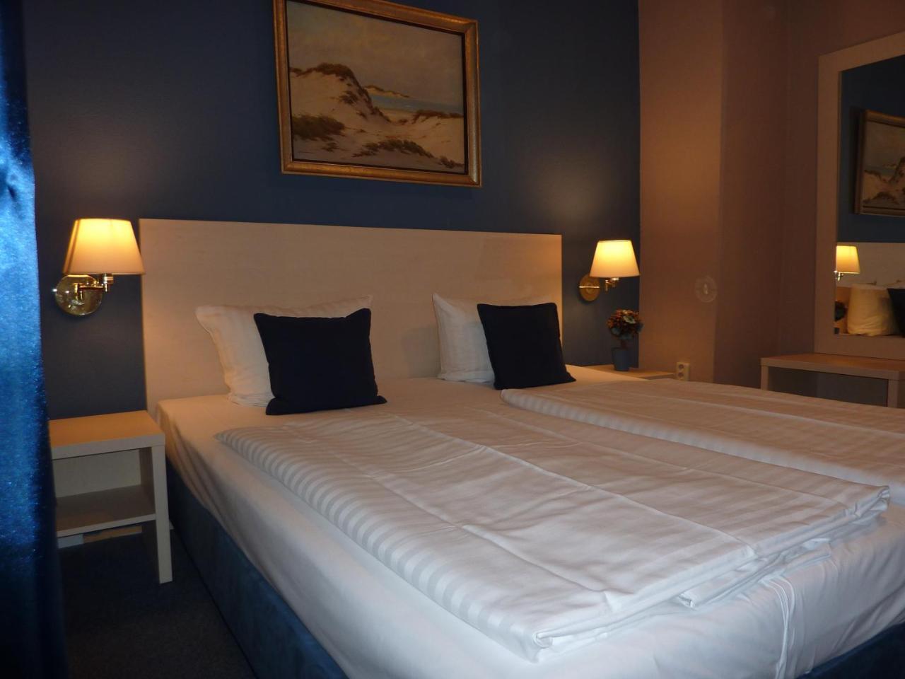 Hotel Pelikan Китцинген Екстериор снимка