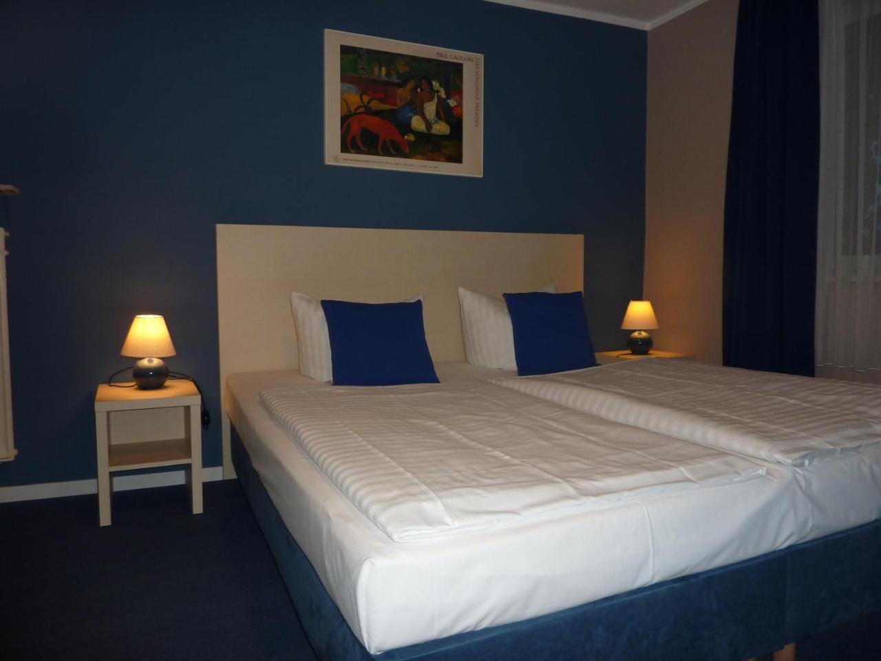 Hotel Pelikan Китцинген Екстериор снимка